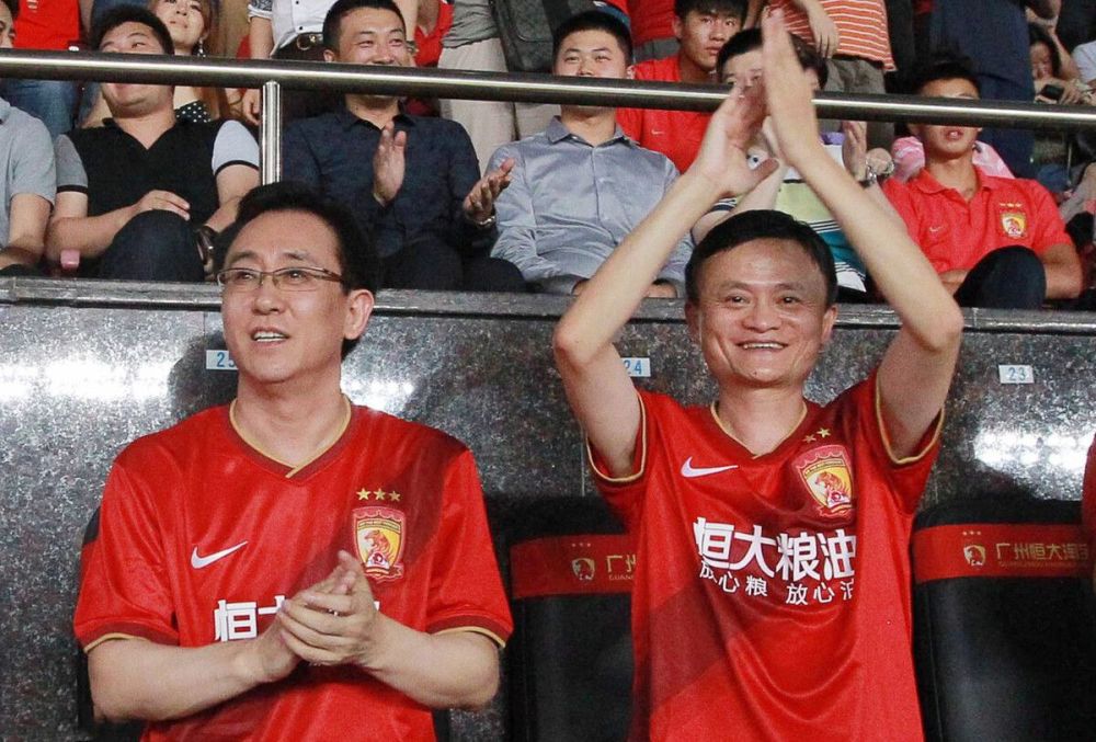 “我要祝所有人节日快乐，感谢你们的到来，愿对所有人而言今年都是美好的一年！